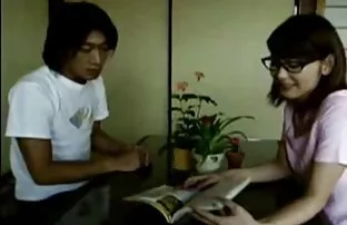 XXX పాత తాత Fucks యువ పతిత sipping బీర్