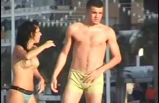 XXX రెండు bozos ఇబ్బంది పెట్టాడు సెక్సీ అథ్లెట్ లాకర్ గదిలో