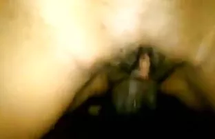 XXX తాగిన రష్యన్ అమ్మాయి నృత్యాలు ఒక టీస్ మరియు thumps షాంపైన్