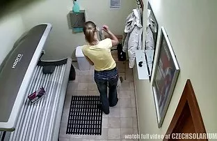 XXX ఒక యువ శిశువు సక్స్ ట్రంక్ యొక్క ఒక వయోజన కావలియెర్