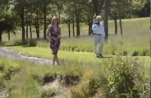 XXX తాగిన రష్యన్ జంట కలిగి నిర్ణయించుకుంది సెక్స్