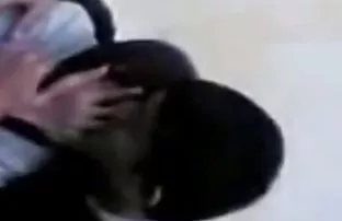 XXX కొవ్వు డిక్ Fucks యంగ్ ఎర్ర గులాబీ రంగు లో పూకు