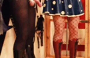 XXX తల్లి ఒక వేశ్య బోధిస్తుంది ఆమె అనుభవం లేని కుమార్తె ఫక్