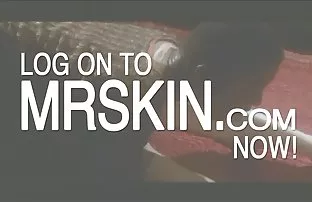 XXX రష్యన్ చిక్ తో గొరుగుట వచ్చింది పూకు మూత్రము వీధి