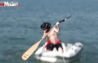 XXX బాలుడు Fucks రెండు వేడి వోర్స్ వారి పాయింట్