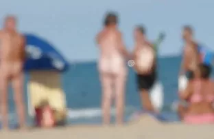 XXX నల్లటి జుట్టు గల స్త్రీని ఆత్మవిశ్వాసం sucks మరియు హెచ్చుతగ్గుల న dildos