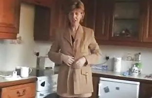 XXX స్నేహితుడు నీరు కారిపోయింది వోడ్కా మరియు ఆమె ఫక్