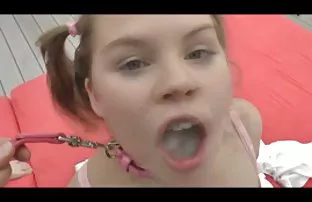 XXX పలుచన ఆసియ దేశస్థుడు అమ్మాయి ఆఫ్ కుదుపుల మొడ్డ తన స్నేహితుడు