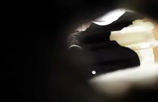 XXX పతిత ebetsya తో ఒక వ్యక్తి మంచం మీద in all holes