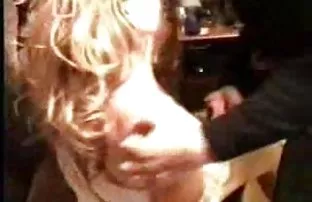 XXX పీలుస్తుంది మరియు ఒత్తిడి తో వ్యక్తి అన్ని వీర్య ద్రవము