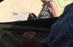 XXX తల్లి తిరిగి వచ్చిన తర్వాత అమలు మరియు క్యాచ్ ఆఫ్ కుదుపుల కుమారుడు