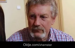 XXX One guy Fucks రెండు రష్యన్ స్నేహితులు