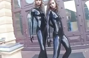 XXX లెస్బియన్ రుద్దుతారు ఆమె పుస్సీ మరియు వీర్య ధ్రవమ్ వచేంతవరకు