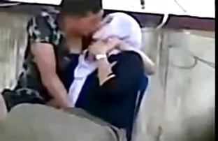 XXX ఇచ్చింది suck 18 సంవత్సరం పాత మరియు ఫక్ ఆమె పూకు