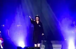 XXX వికటించిన మనిషి పట్టింది అమ్మాయి కోసం తోలుబొమ్మ