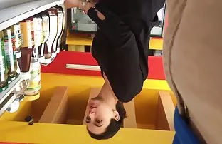 XXX కోడిపిల్లలు బయలుదేరాడు బట్టలు మరియు ఆమె ఇబ్బంది పెట్టాడు రష్యన్ మొడ్ఢ లో రెండు రంధ్రాలు