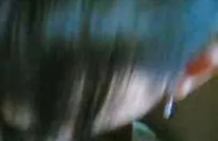 XXX మాన్ వుడ్స్ Fucks ఒక మహిళ మరియు ఫెడ్ ఆమె