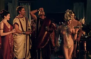 XXX వేసి చిక్ మంచం మీద పెద్ద యార్డ్