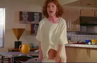 XXX సెక్స్ యంత్రం Fucks ఒక టాటూ అమ్మాయి రంధ్రం