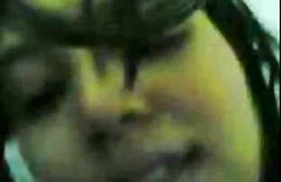 XXX రెండు అందమైన స్నేహితులు Fucks ఒక వ్యక్తి లో మలుపు