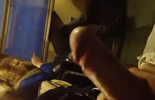 XXX బిగ్ గై Fucks a లేత పూకు అందమైన ఉపయోగంలేని స్త్రీ