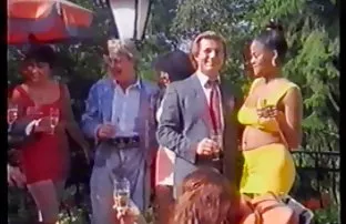 XXX ఇంటికి తీసుకుని మరియు ఒక యువ అమ్మాయి ఇబ్బంది పెట్టాడు