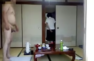 XXX Fucks ద్వారా నలిగిపోయే పెంటీ హౌస్ మూలుగుల చిక్