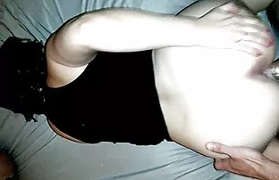 XXX లో ఇబ్బంది పెట్టాడు ముడ్డి ధారి యువ నల్లటి జుట్టు గల స్త్రీని మరియు cumshot ఆమె