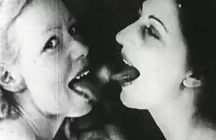 XXX సెక్సీ యంగ్ విర్జిన్స్ to ebatsya తో పూల్ వ్యక్తి