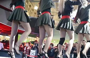 XXX The సంతోషిస్తున్నాము అమ్మాయి ఇచ్చిన ఇతర వివిధ భంగిమ