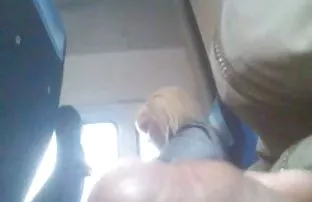 XXX మనిషి రోల్స్ అరటి పతిత కుడి న మెట్లు