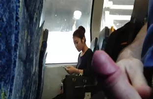 XXX వెబ్ నమూనాలు ప్రదర్శన వారి బుట్టలు వద్ద కెమెరా