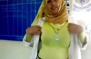 XXX అత్యాశగల కేబుల్ ఇబ్బంది పెట్టాడు రెండు కోడిపిల్లలు మారుతున్న వాటిని ఒక ద్వారా ఒక మరియు నాటడం వాటిని అన్ని పగుళ్లు