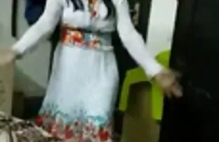 XXX రష్యన్ మిరియాలు ఇబ్బంది పెట్టాడు స్వీట్ అందగత్తె అన్ని మూడు పగుళ్ళు