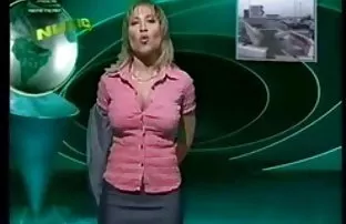 XXX పరిపక్వ స్త్రీ చూపిస్తుంది on camera. దాని అందాలకు