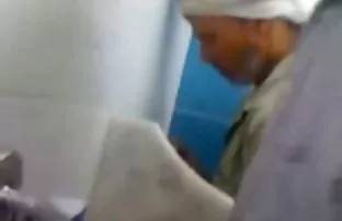 XXX విద్యార్థి విస్తరించింది తన ముధీరిన సెక్స్ భాగస్వామి యొక్క బలమైన boner