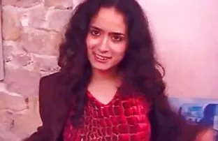 XXX పీత fucker సంతృప్తి ఇద్ధరు పూకులో ధోపడం