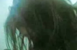 XXX మీద లాగి ఒక జూసీ మొడ్డ తన యువ ప్రేమికుడు మెట్లు న