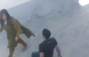 XXX కలిపి అధిక ahmetoglu కాళ్ళ మధ్య స్వారీ తెలుపు ఆత్మవిశ్వాసం స్నేహితుడు